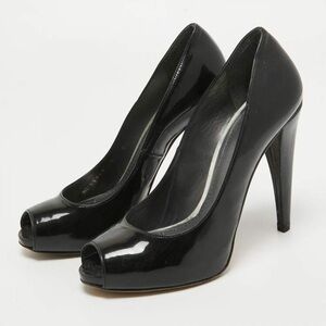 Like new! Stuart Weitzman Black Patent Platform Round Toe Pumps Size 6